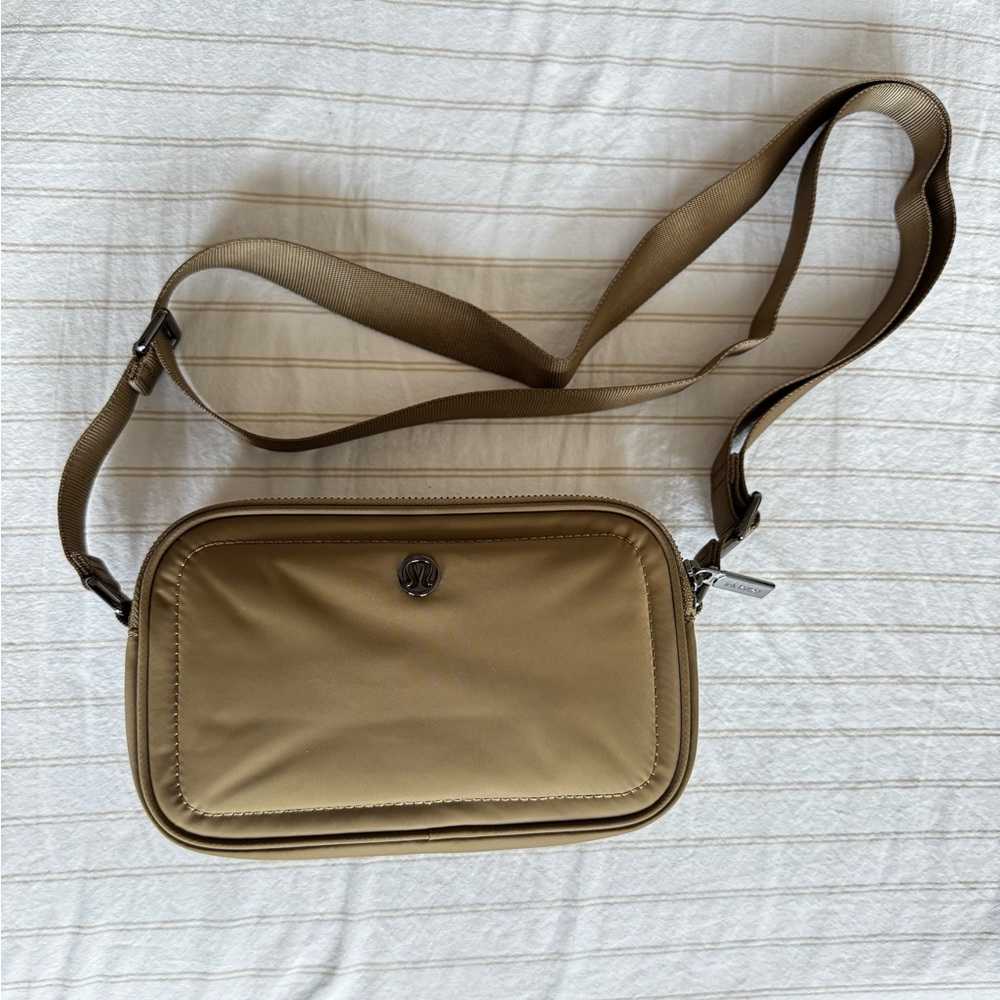 lululemon Crossbody Camera Bag 2L